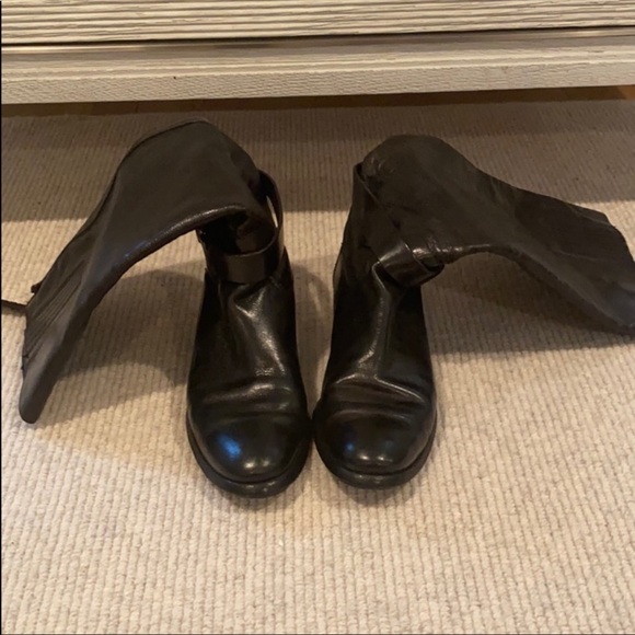 Burberry Boots (barely worn) - Picture 2 of 6